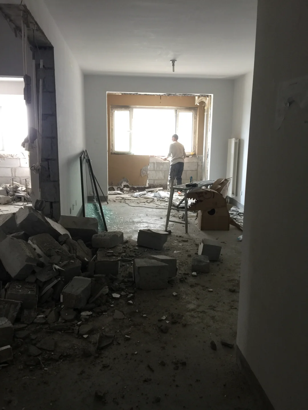 阳台上瓷砖掉了几块怎么修复(阳台上瓷砖掉了几块怎么修复视频)